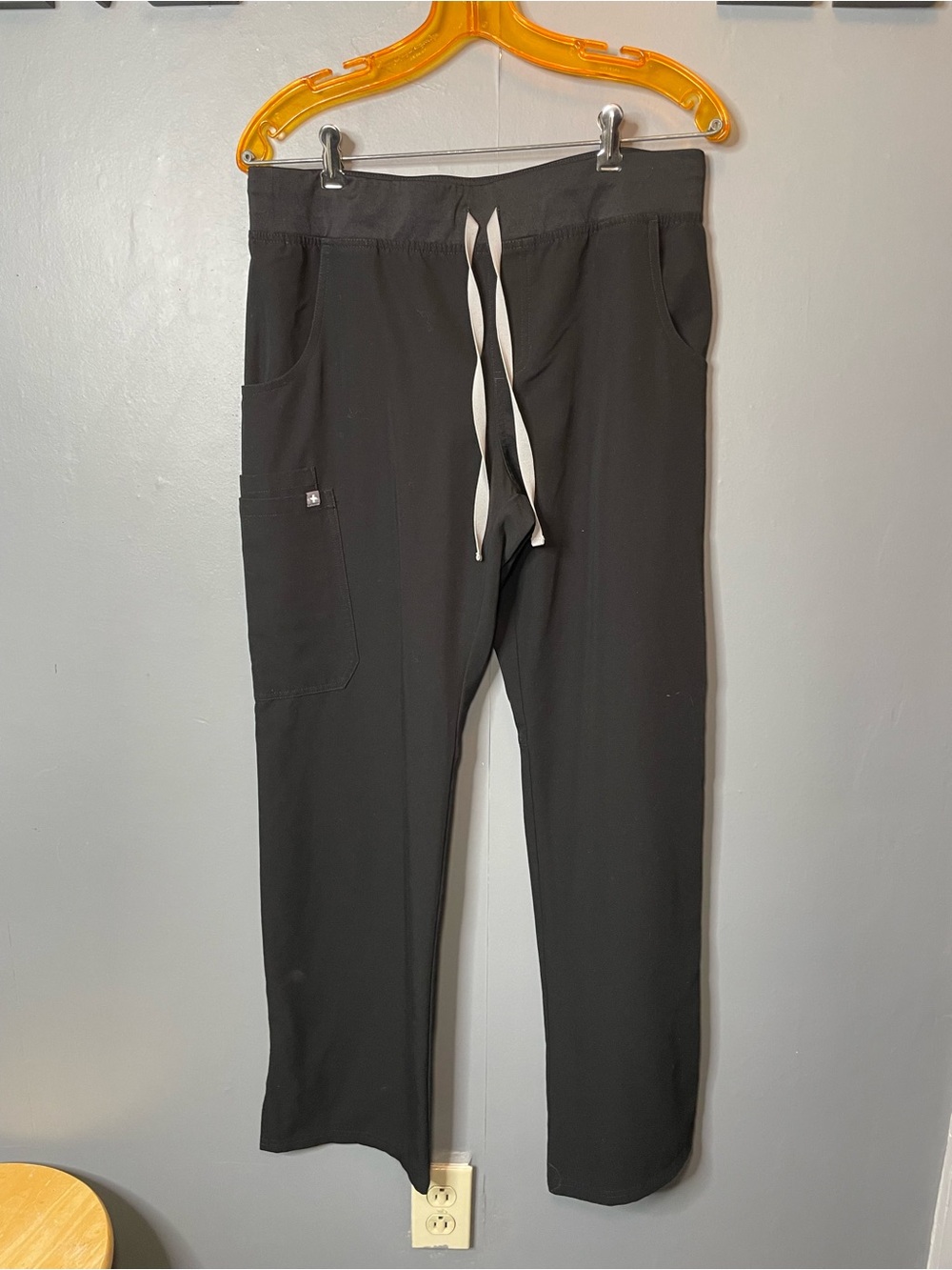 Figs Women’s straight leg 5 pocket scrub bottoms size medium Black